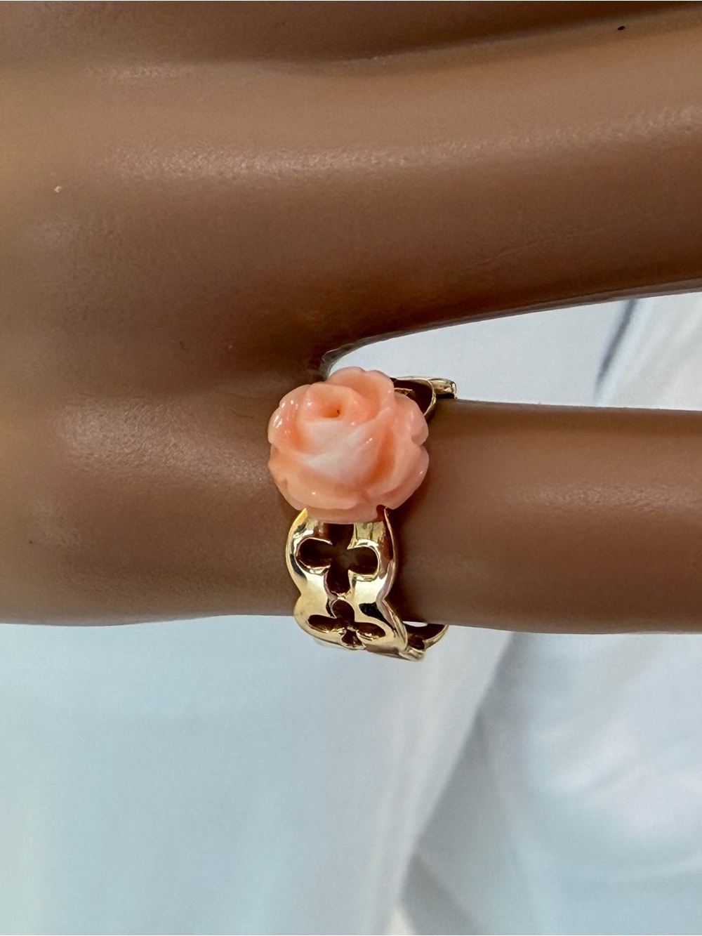 Charming 14K Gold Hawaiian Hand-Carved Coral Rose Ring w/Cut-Out Band,Size 5/5.5